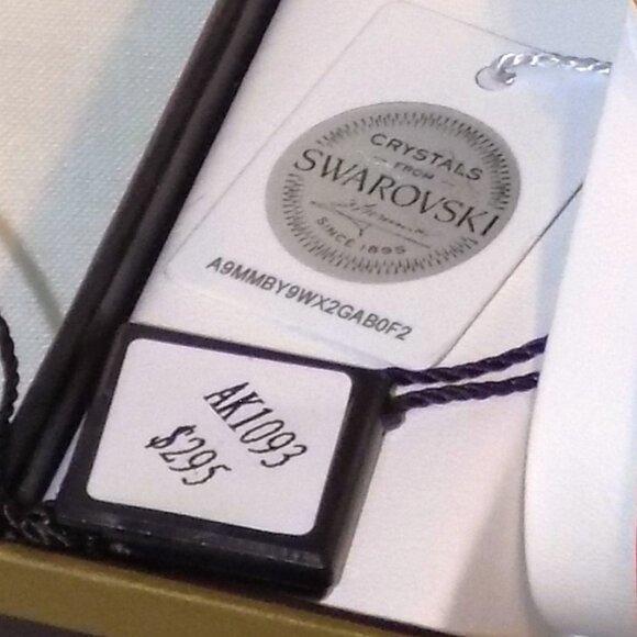 New $295 Tag Akribos XXIV Watch Swarovski Crystal Bezel, MOP Dial AK1093 Red - Picture 3 of 13